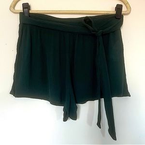 FOREVER21 Swingy Shorts w. Sash